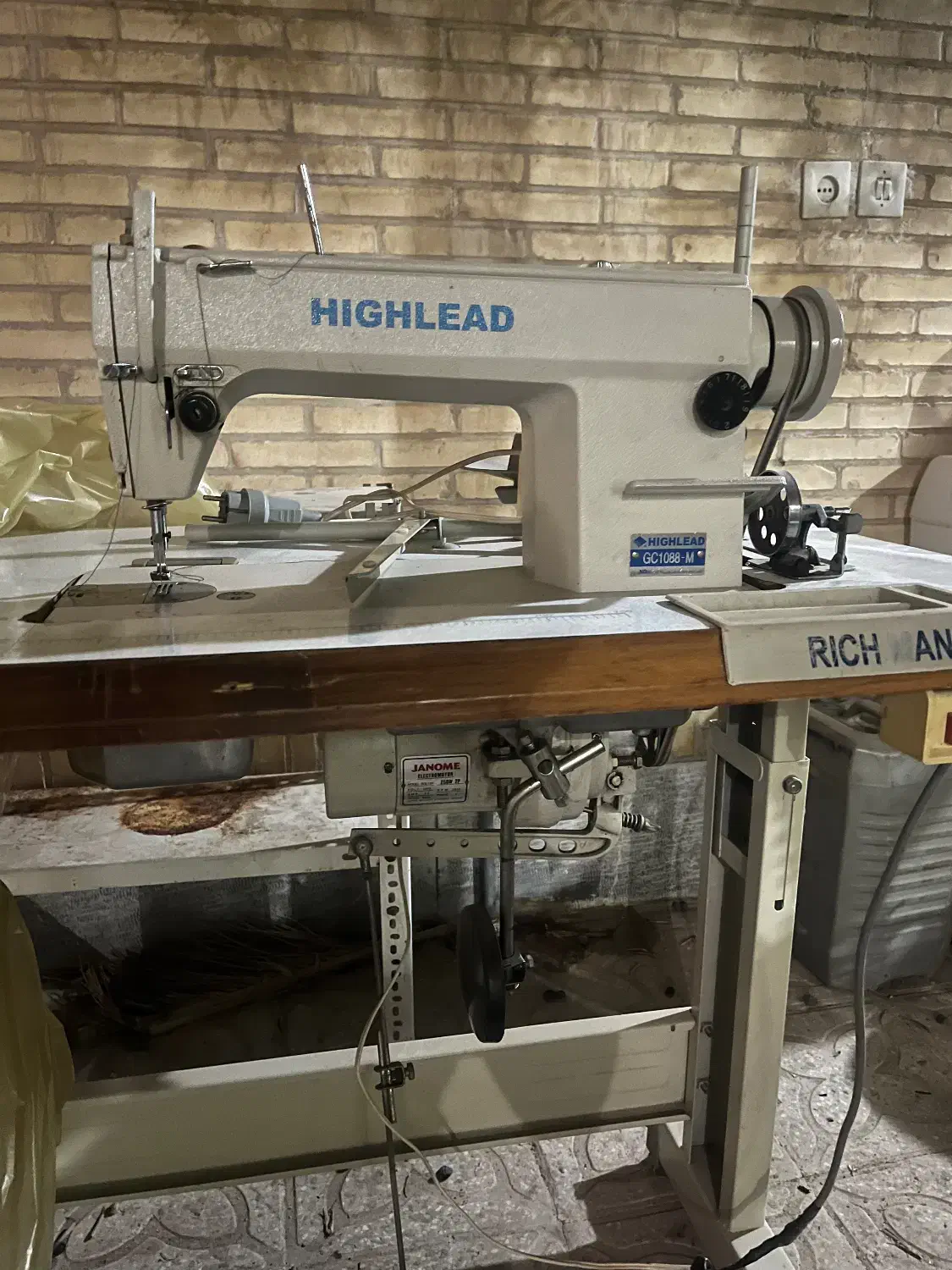 چرخ صنعتی|چرخ خیاطی و ریسندگی|یزد, |دیوار