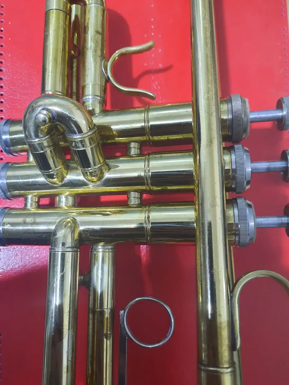 ترومپت اسلاید|سازهای بادی|اصفهان, باغ فدک|دیوار