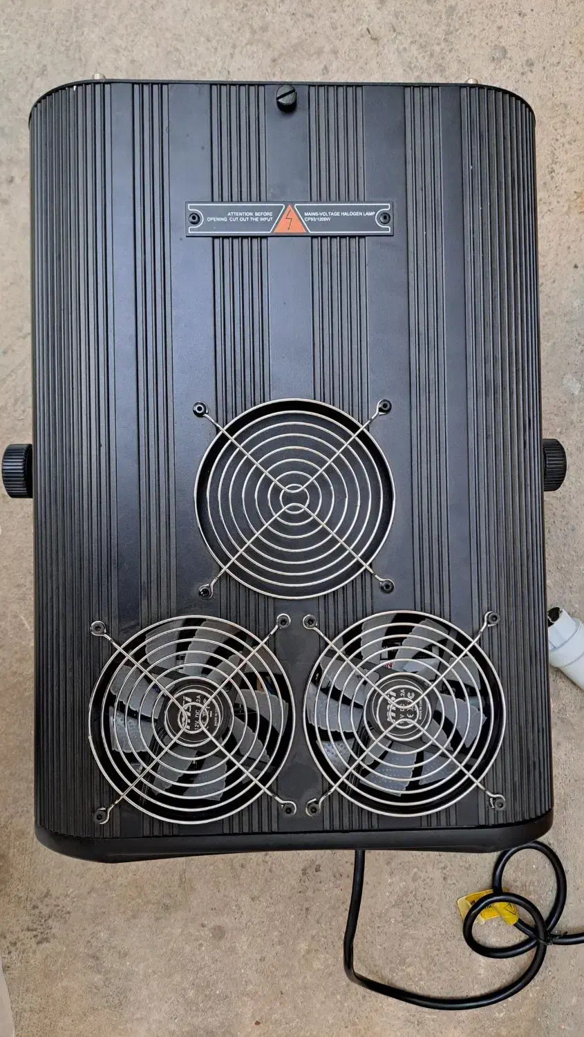 نور آرک برای تصویر برداری|لامپ و چراغ|تهران, فلسطین (میدان انقلاب)|دیوار