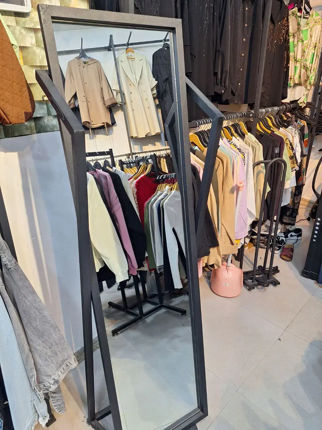 مانکن ، آینه ، استند توری و میز|فروشگاه و مغازه|تالش, هشتپر|دیوار