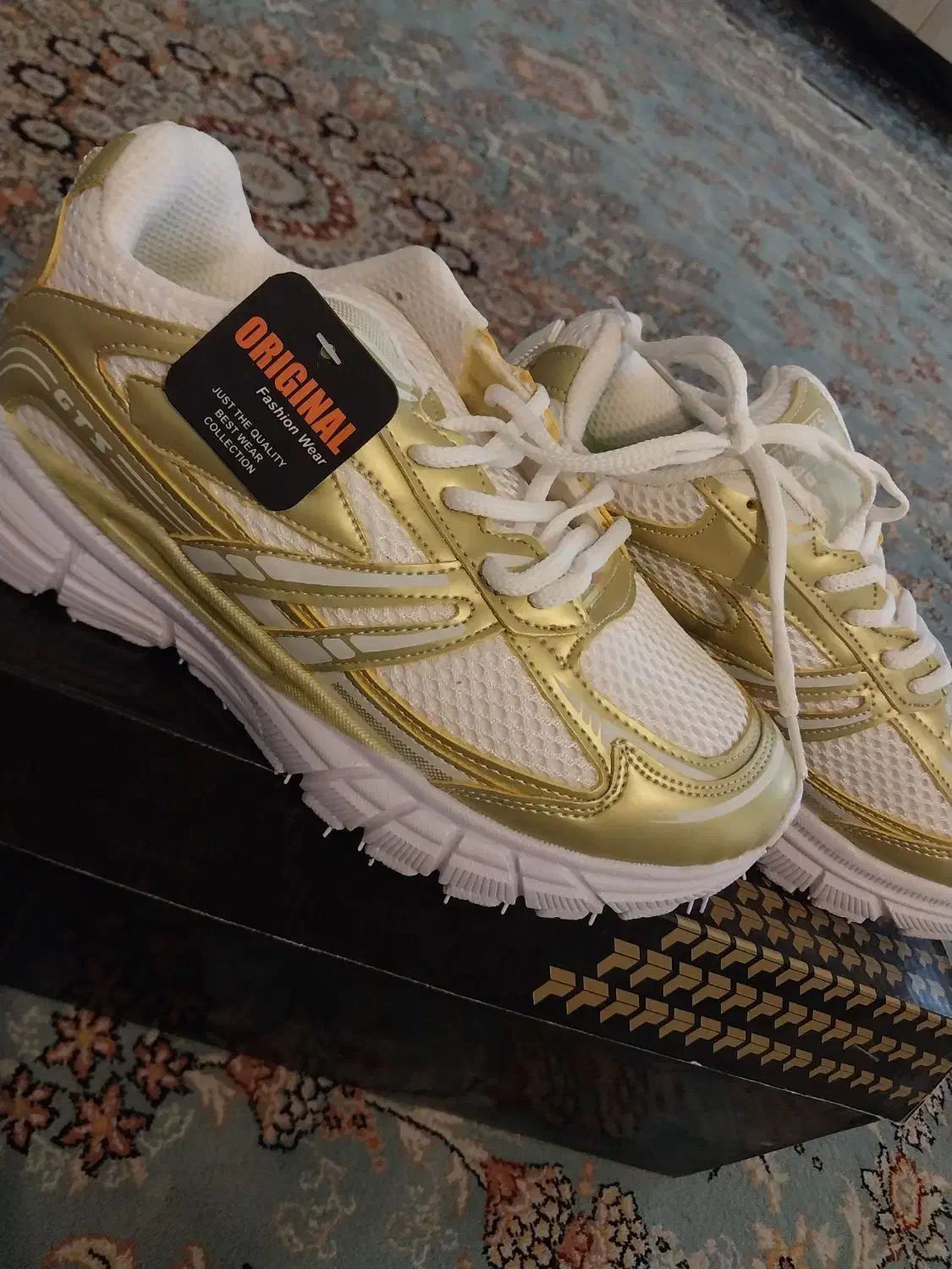 دوتا کتونی بچه گانه مارک هست سایز ۳۶ الا ۳۷|کیف، کفش، کمربند|پرند, فاز ۶|دیوار