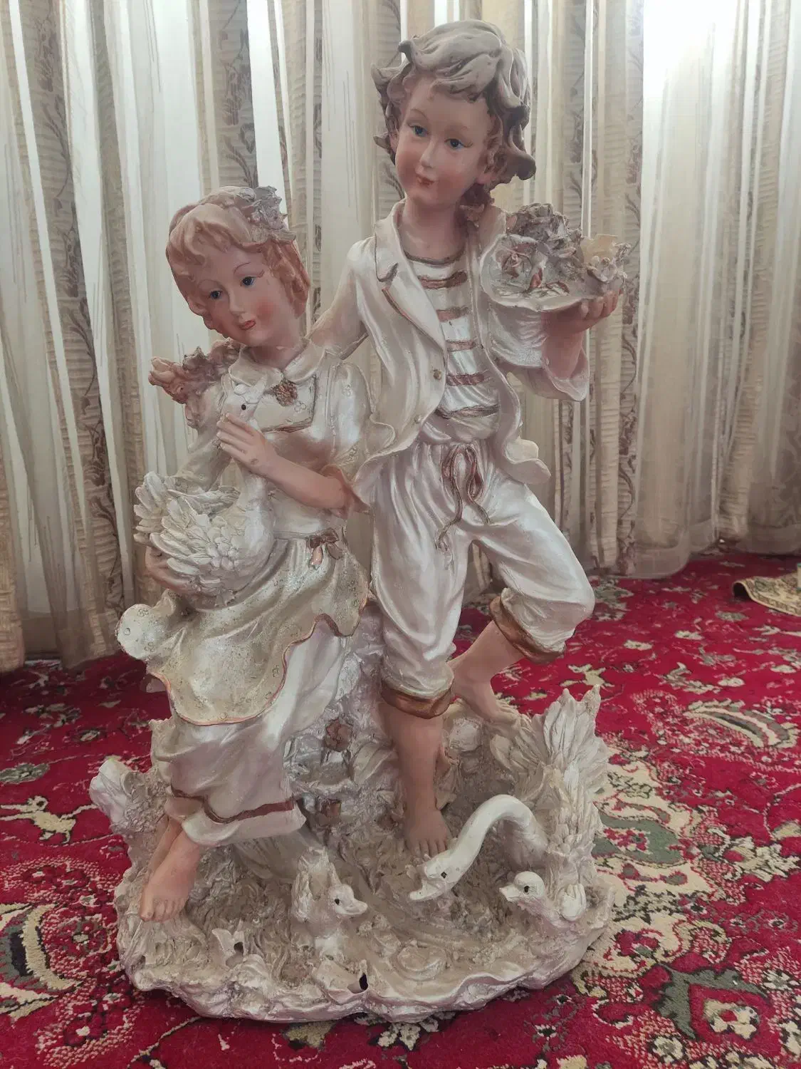 مجسمه دختر و پسر با قو|مجسمه، تندیس، ماکت|تبریز, |دیوار