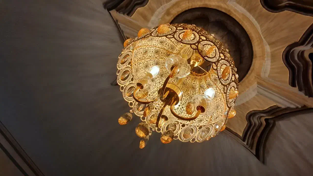 لوستر طلایی|لوستر و چراغ آویز|قم, پردیسان|دیوار