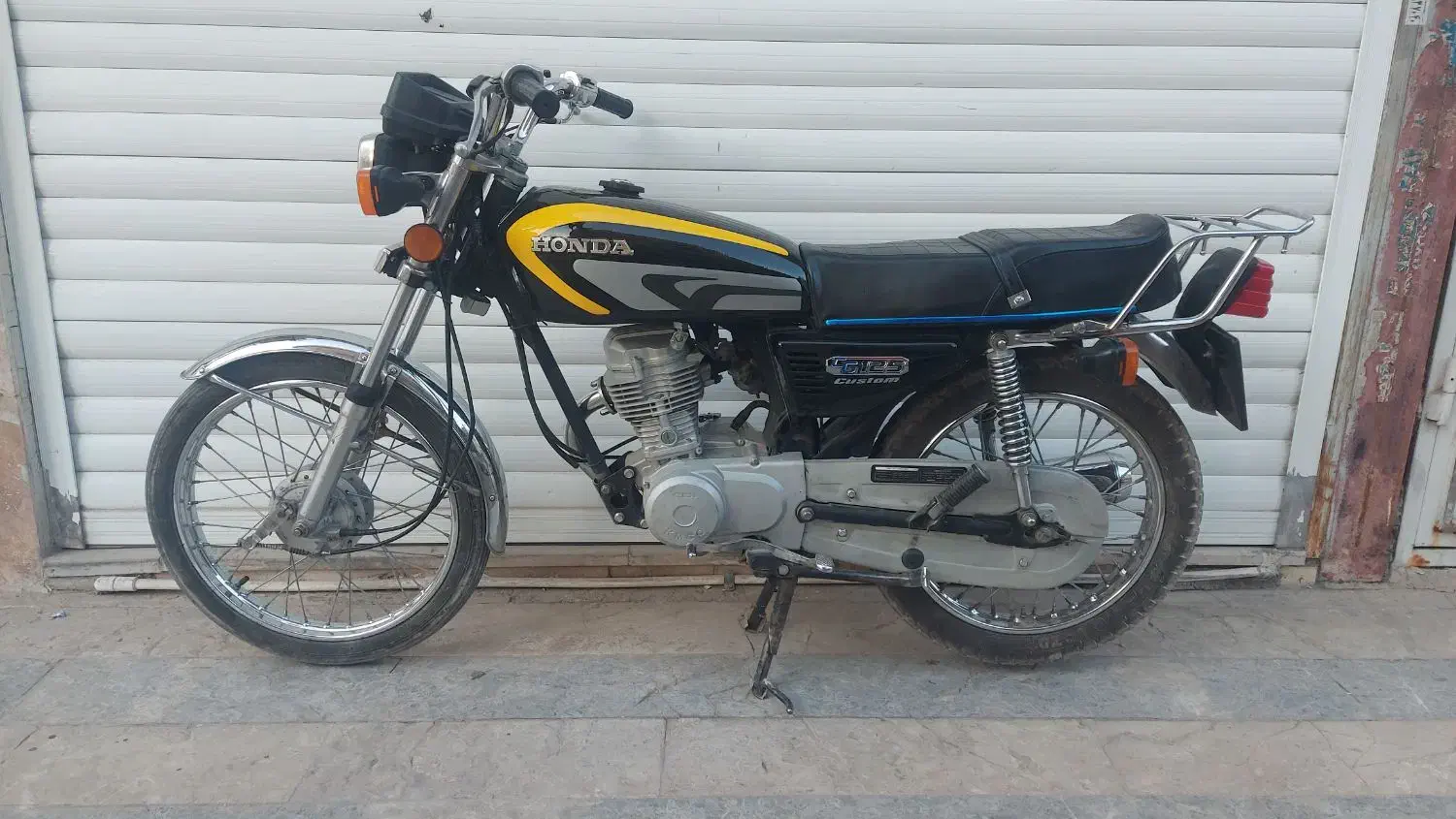 هندا۸۴کبیرپلاک ملی مدارک کامل|موتورسیکلت|قم, قلعه کامکار|دیوار