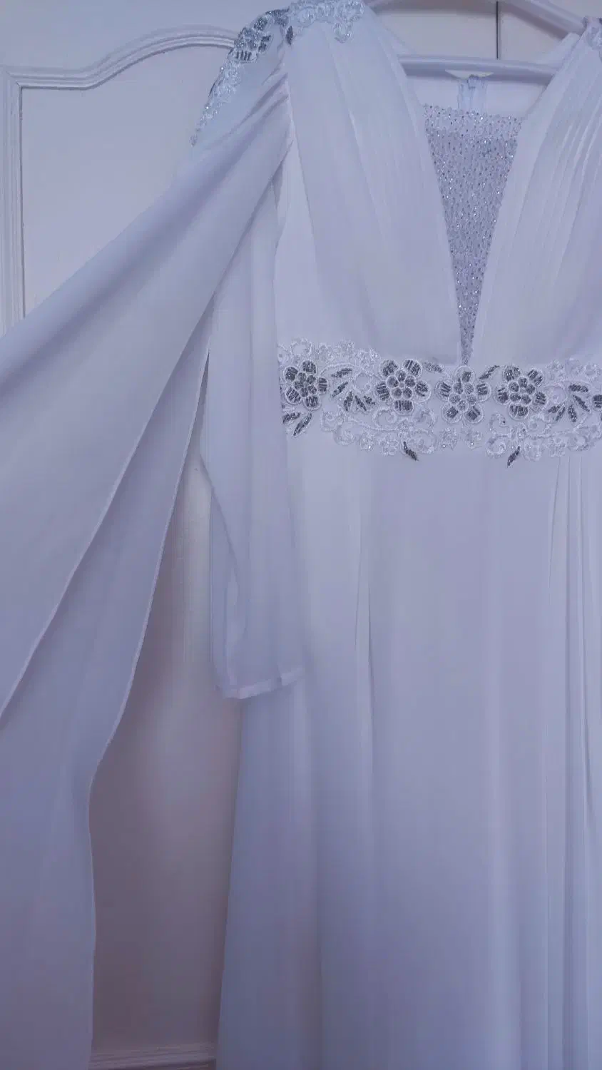 لباس عقد سفید نو تن نرفته سایز ۴۲|لباس|بروجرد, |دیوار