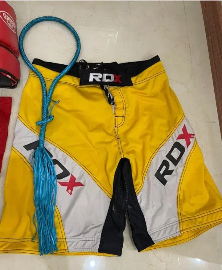 پک کامل لوازم ورزشی موی تای کاملا نو توافقی|تجهیزات ورزشی|زنجان, |دیوار