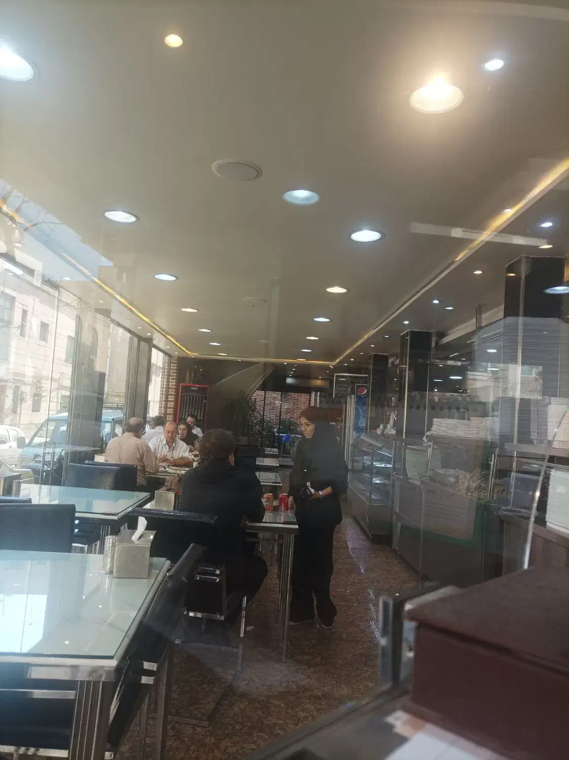 ویتر.ویترس حرفه ای|استخدام خدمات فروشگاه و رستوران|تهران, فلسطین (میدان انقلاب)|دیوار