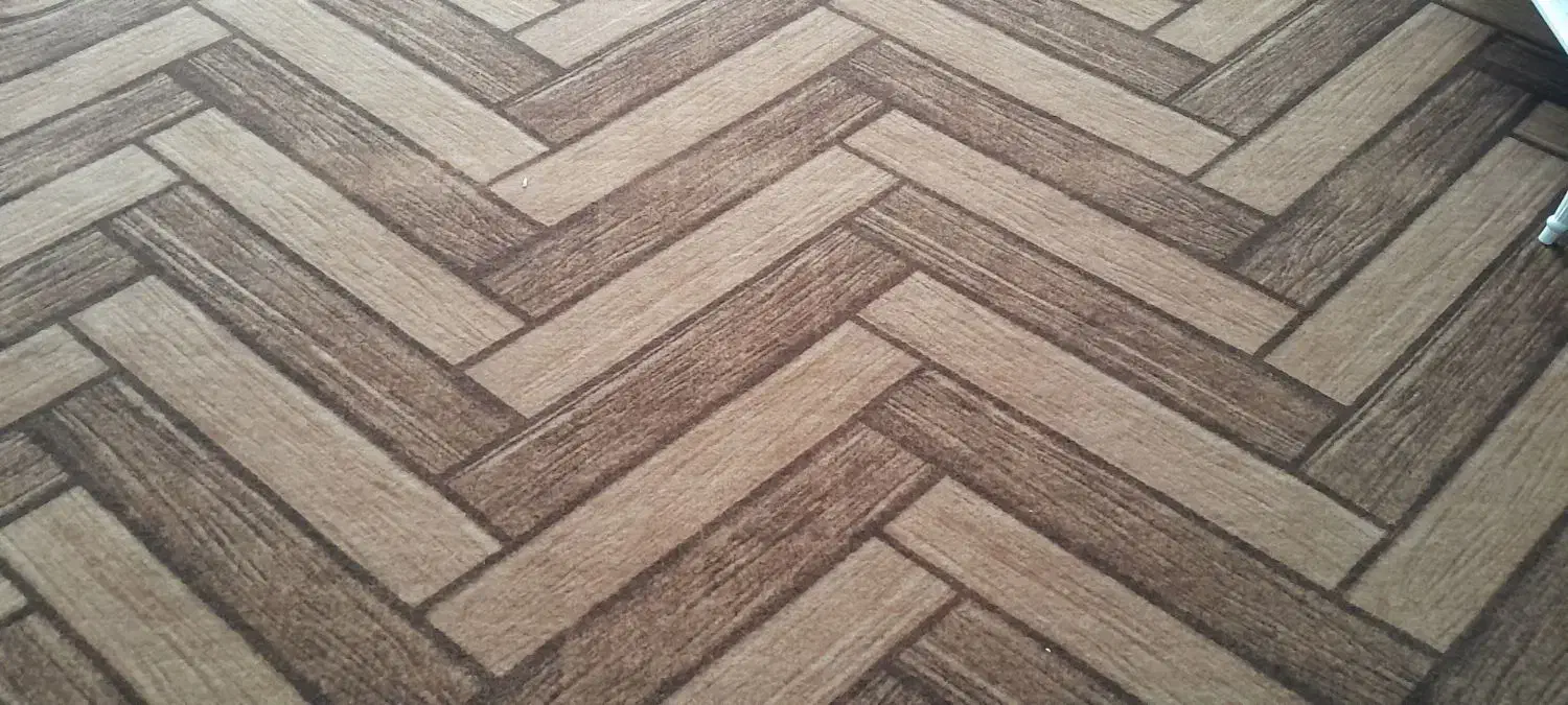 پشتی|موکت|میانه, |دیوار