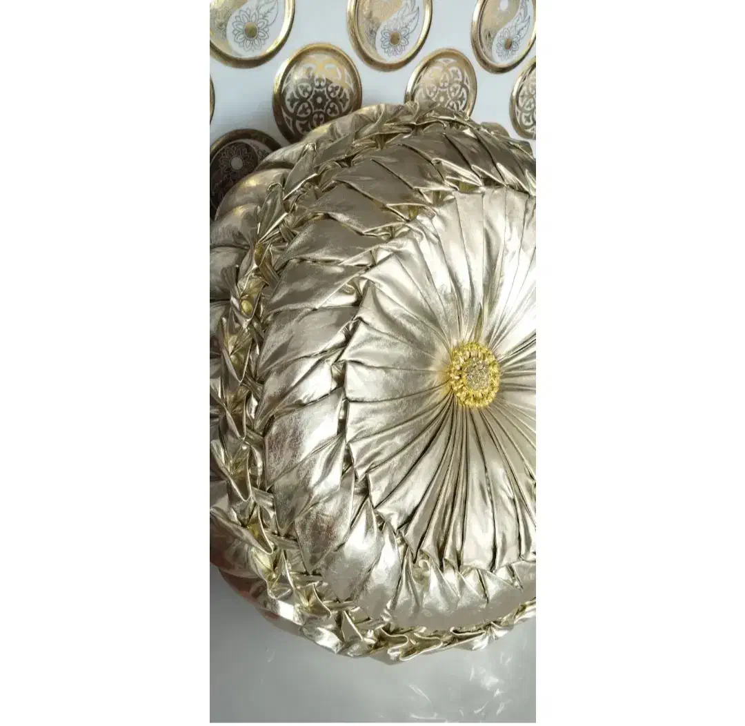 کوسن طلایی لوکس دست دوز|صنایع دستی و سایر لوازم تزئینی|نیشابور, شهرک رسولی|دیوار