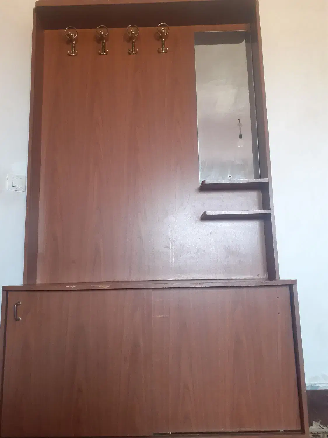 جا کفشی|جاکفشی، کمد، دراور|فیروزآباد (فارس), |دیوار