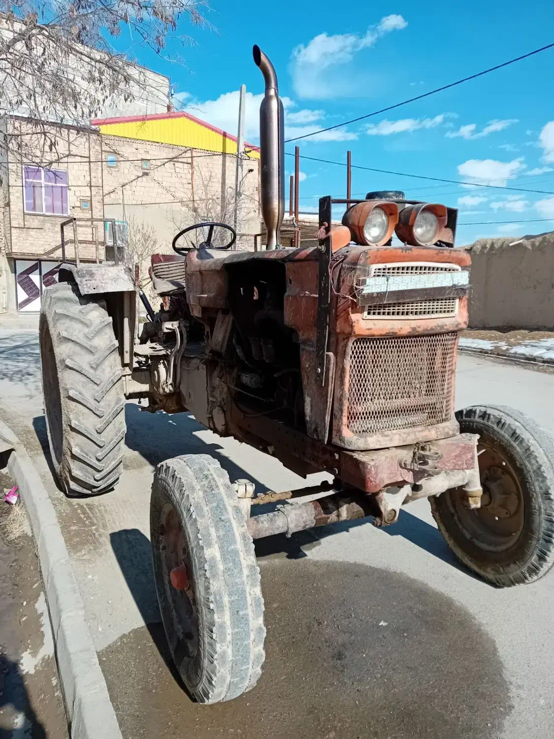 تراکتور رمانی|خودرو سنگین|کبودرآهنگ, |دیوار