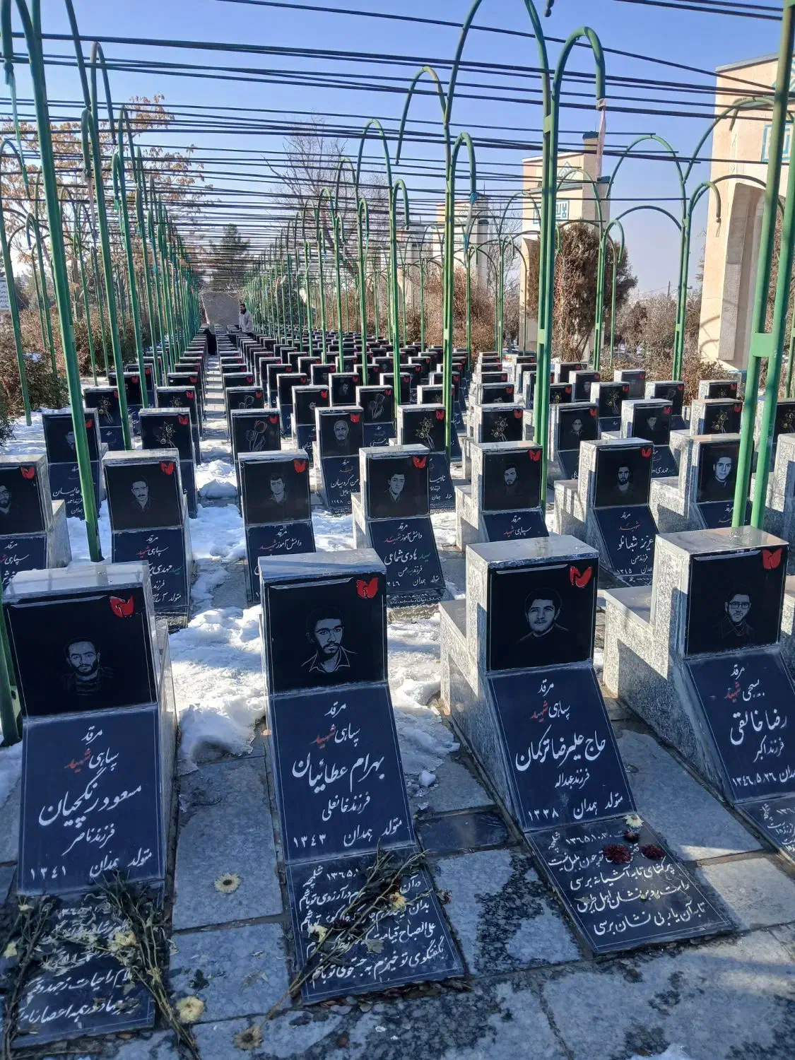 سینی پیدا شده در باغ بهشت|اشیا|همدان, |دیوار