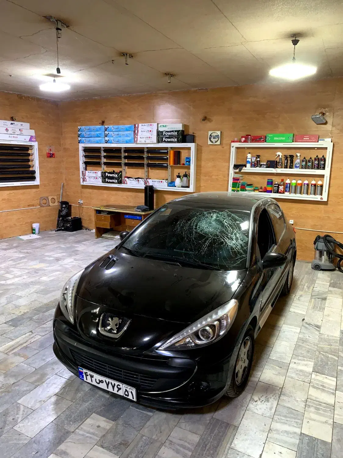 مجموعه خدمات خودرویی و شیشه اتومبیل سیاه میخی نبوت|خدمات موتور و ماشین|سنندج, |دیوار