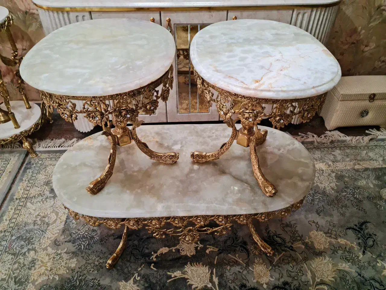 میز برنجی بزرگ با دو عسلی سالم و تمیز|مبلمان خانگی و میز عسلی|مشهد, دانشجو|دیوار