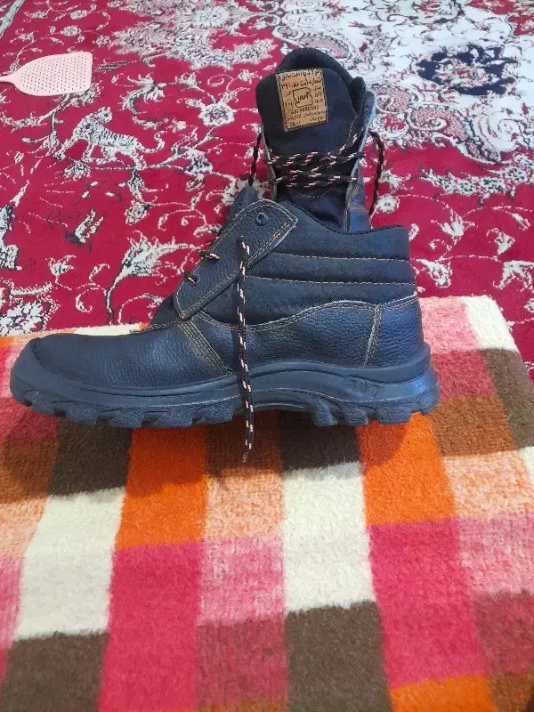 کفس ایمنی|کیف، کفش، کمربند|اهر, |دیوار