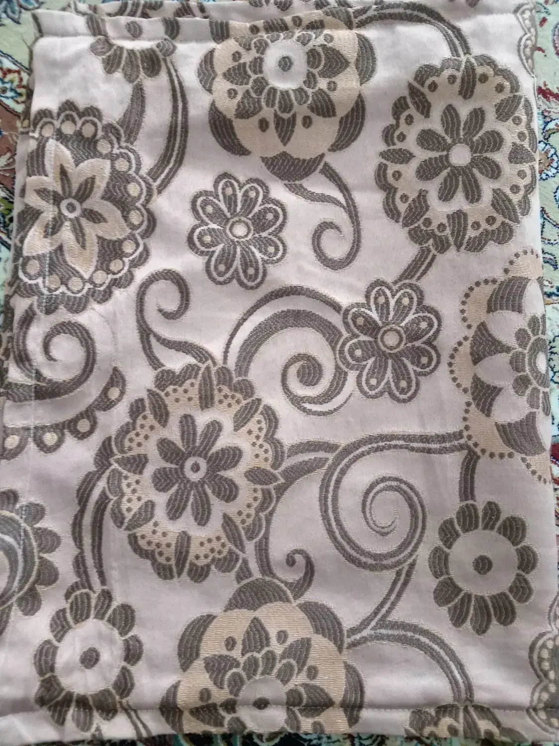 روبالشتی|رختخواب، بالش، پتو|شیروان (خراسان), |دیوار