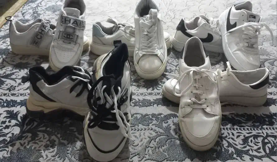 تعدادی کفش|کیف، کفش، کمربند|پاکدشت, پاکدشت (مامازند)|دیوار