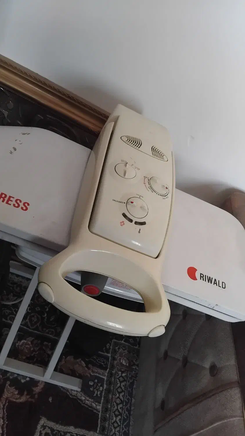 اتو بخار پرسی همراه با میز اتو|اتو و لوازم اتو|قم, اسمعیل آباد|دیوار