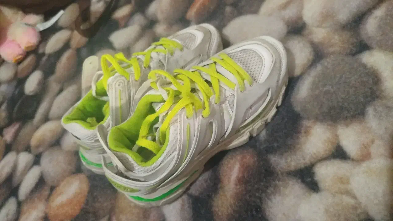 کتونی دخترانه|کفش و لباس بچه|رودسر, |دیوار