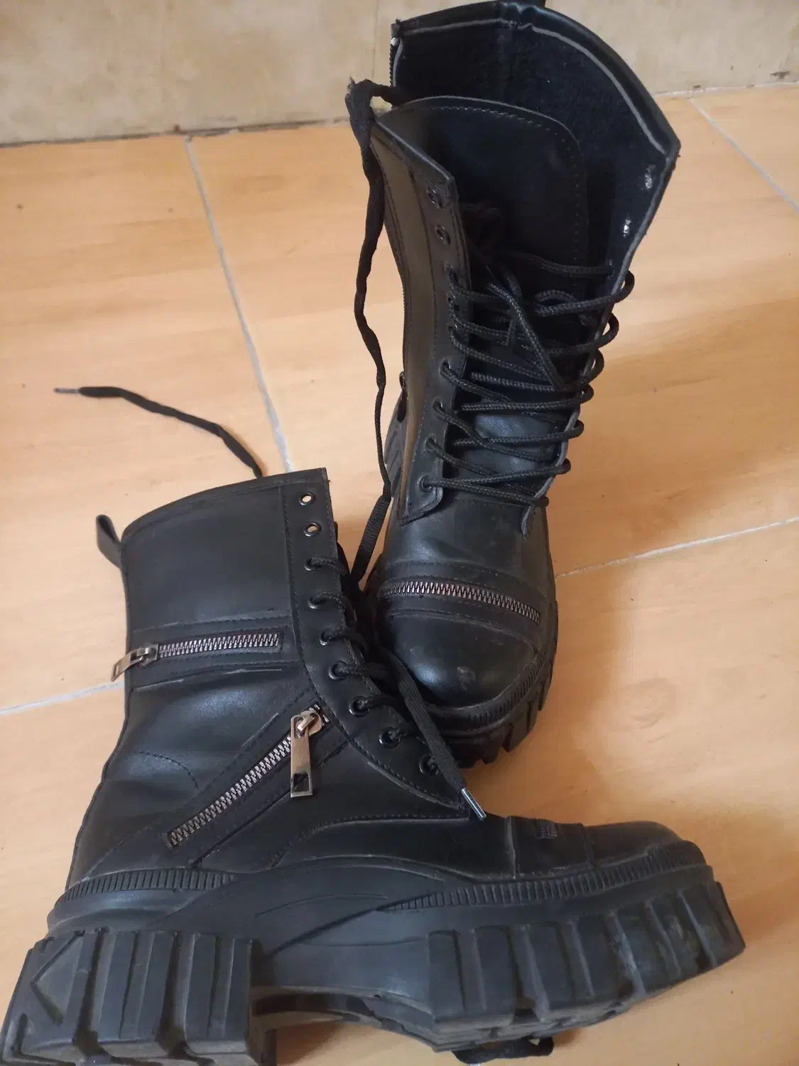 بوت دخترانه کاملاسالم و تمیز سایز ۳۸|کیف، کفش، کمربند|امیدیه, |دیوار