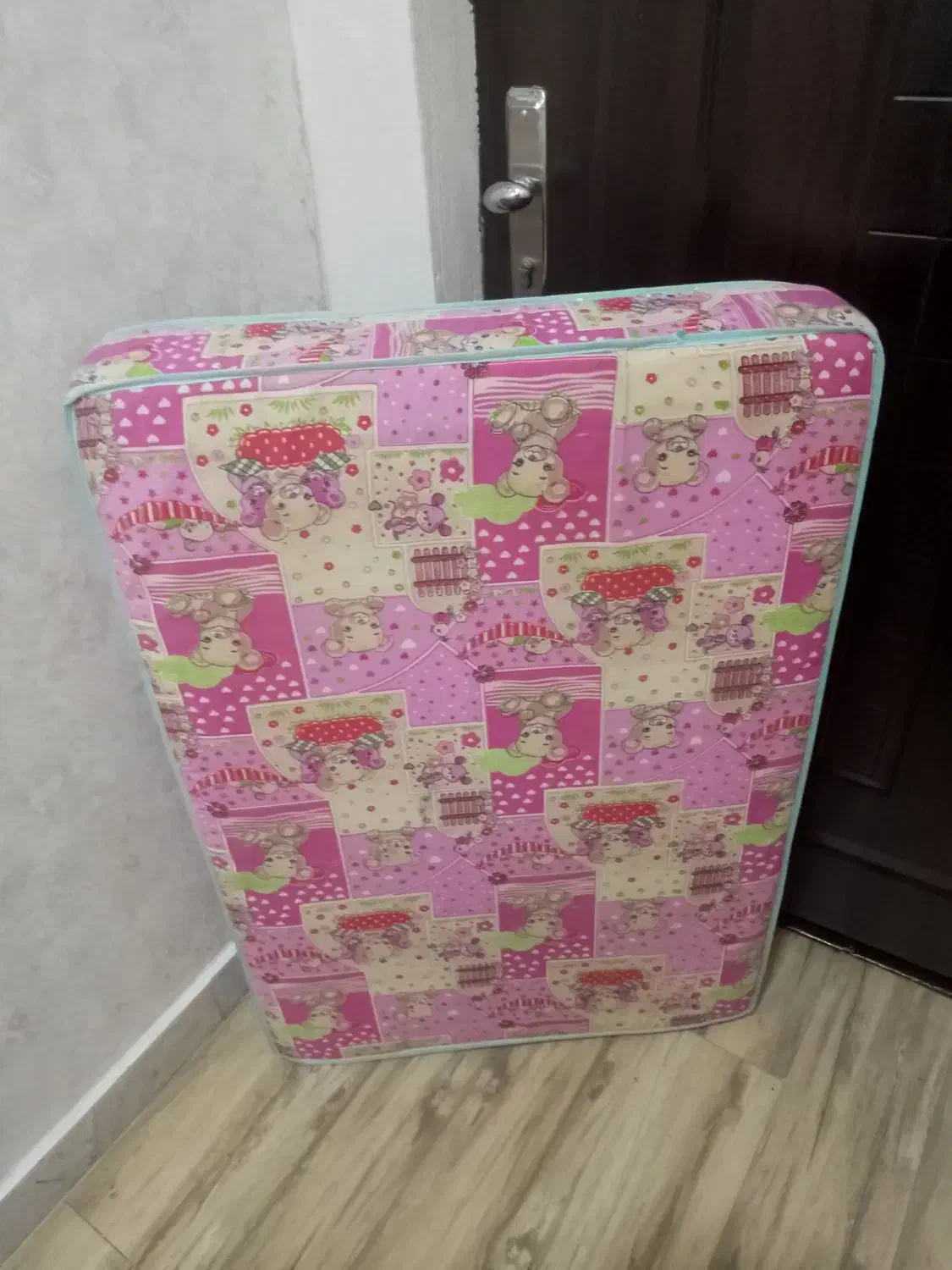 خوشخواب سالم و نو برای تخت کودک|تشک تختخواب|رشت, لاکانی|دیوار