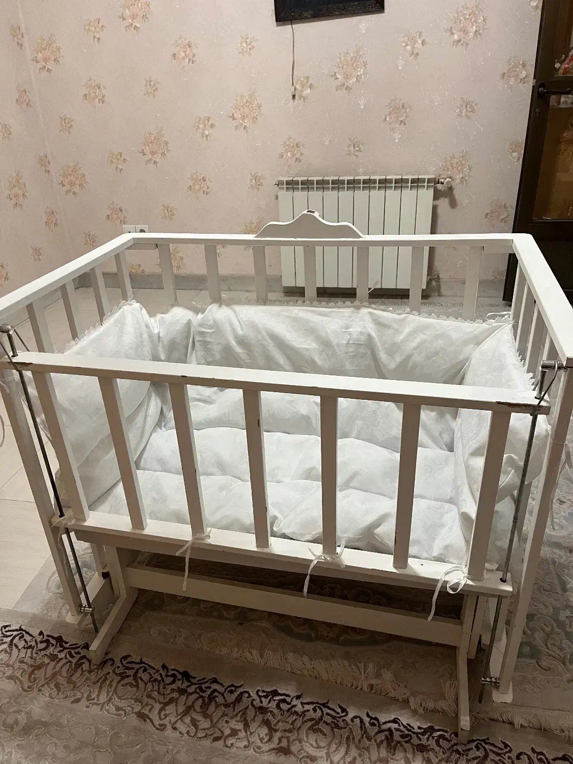 تخت کنار مادر و گهواره شو|تخت و صندلی بچه|تبریز, |دیوار