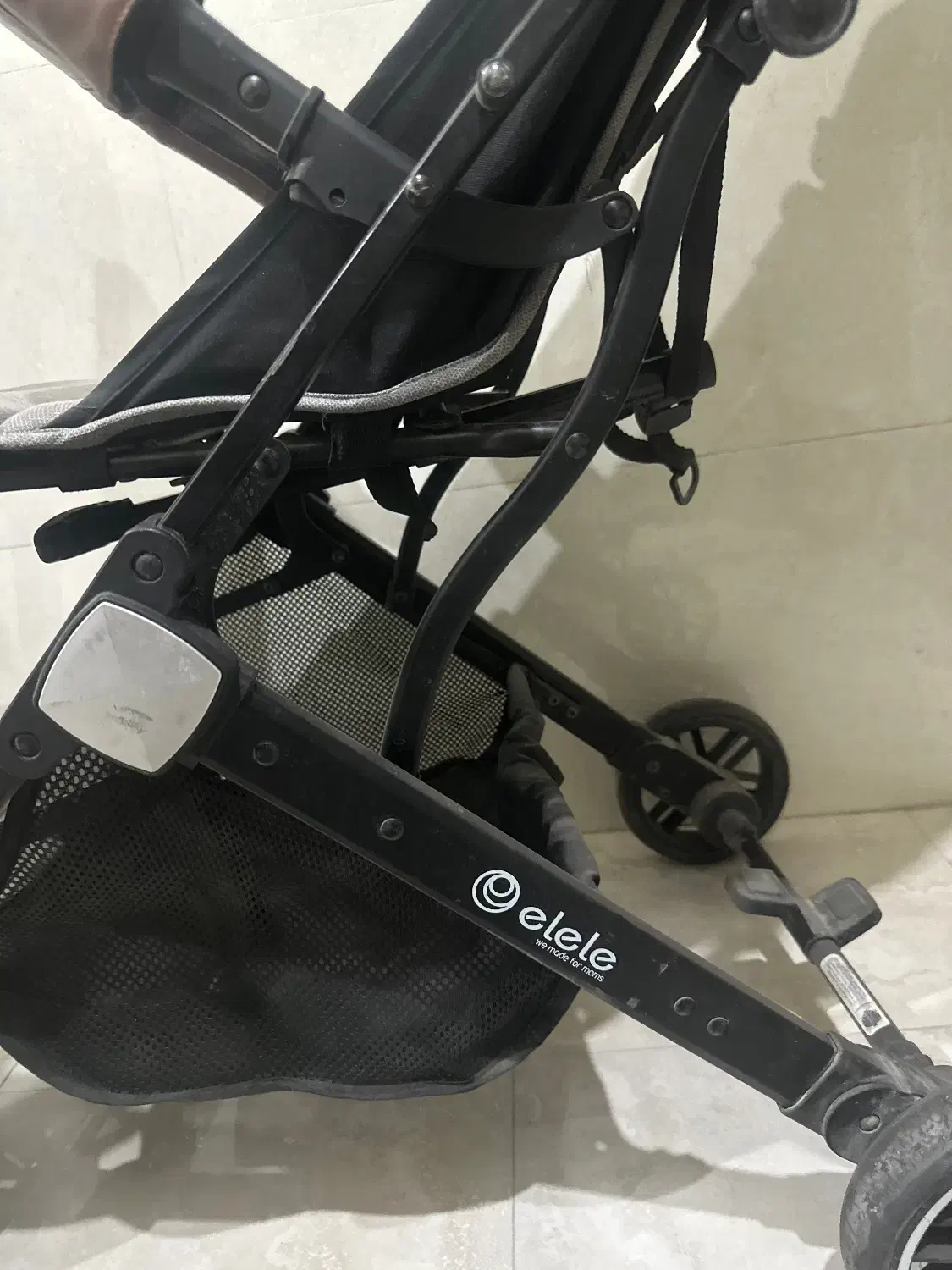 کالسکه و صندلی غذا بسیار تمیز و نو مارک کیکابو|کالسکه و لوازم جانبی|اهواز, فولادشهر|دیوار