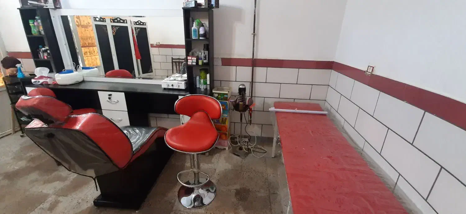 صندلی اصلاح|آرایشگاه و سالن‌های زیبایی|اراک, |دیوار