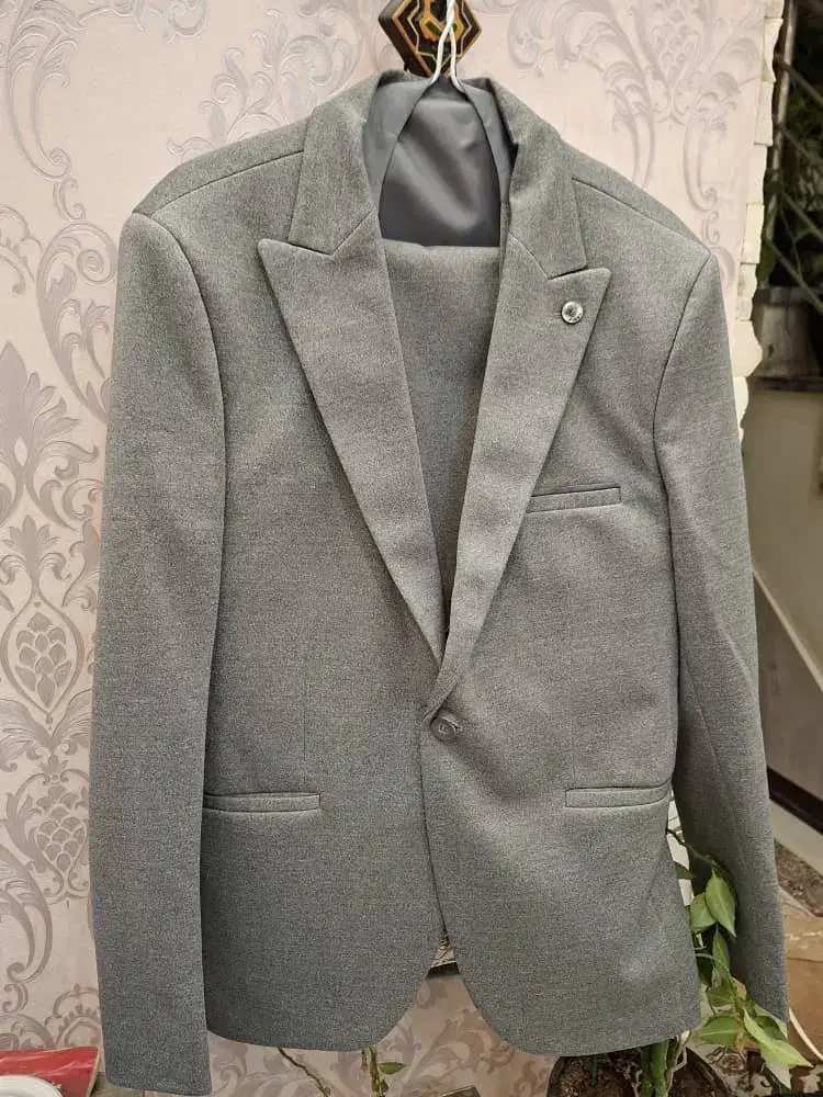 کت شلوار در حد نو یبار فقط پوشیده شده|لباس|جهرم, |دیوار