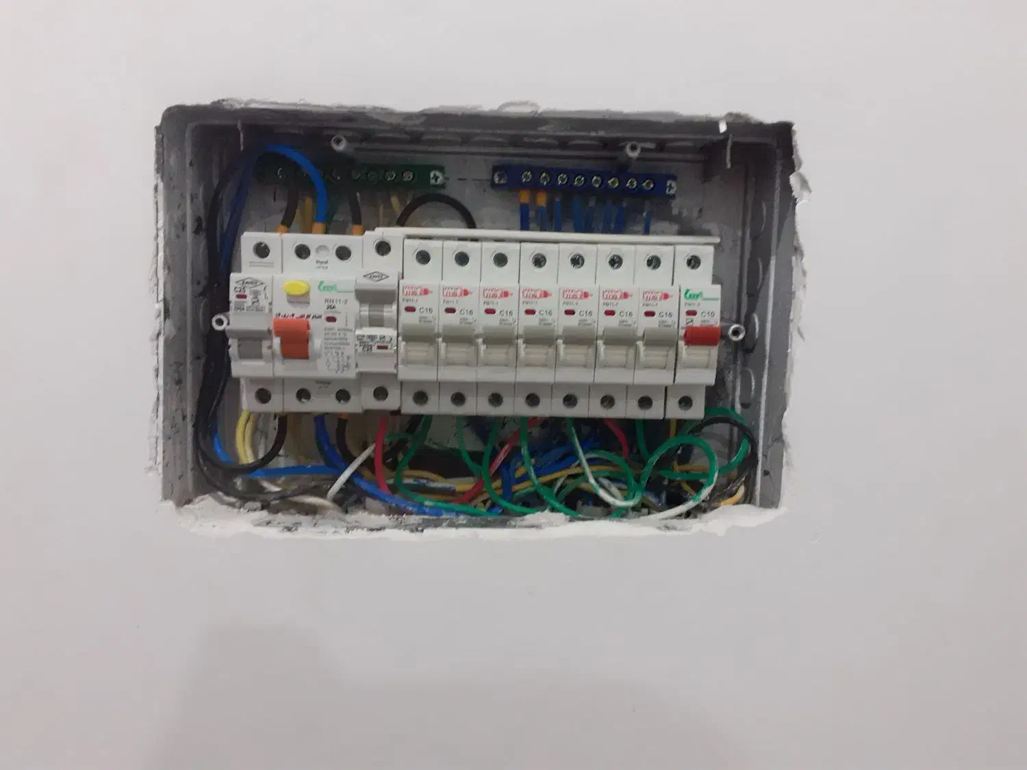 برق کار ساختمان وصنعتی|خدمات پیشه و مهارت|سنندج, |دیوار