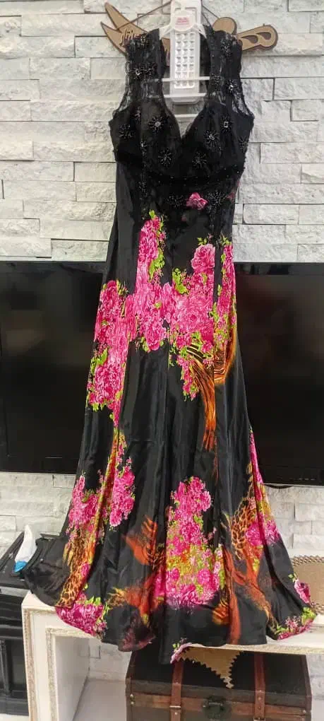 لباس مجلسی|لباس|قم, مسجد امام حسن|دیوار