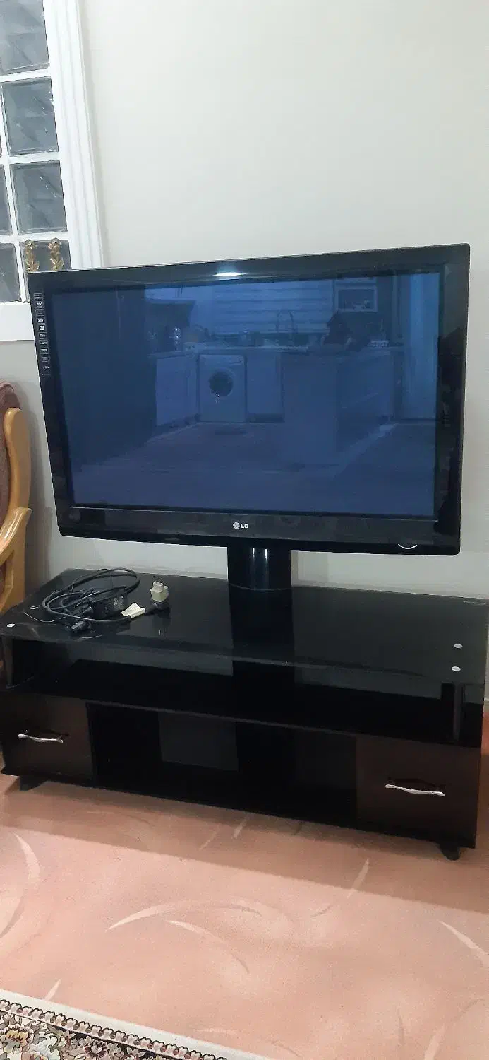 تلویزیون ال سی دی ۴۲ اینچ|تلویزیون و پروژکتور|بروجرد, |دیوار