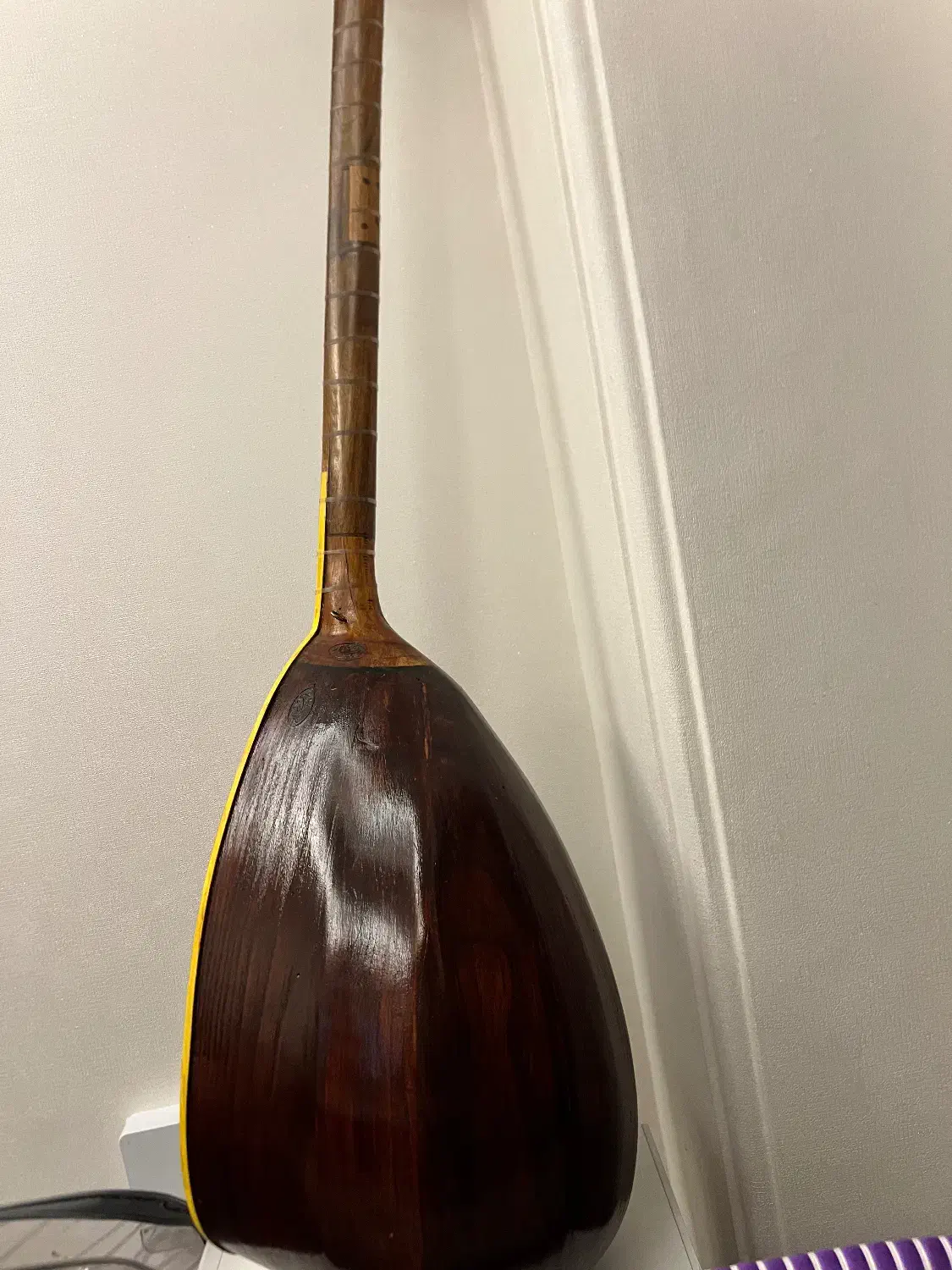 چگول،سه تار|سازهای سنتی|قم, بنیاد|دیوار