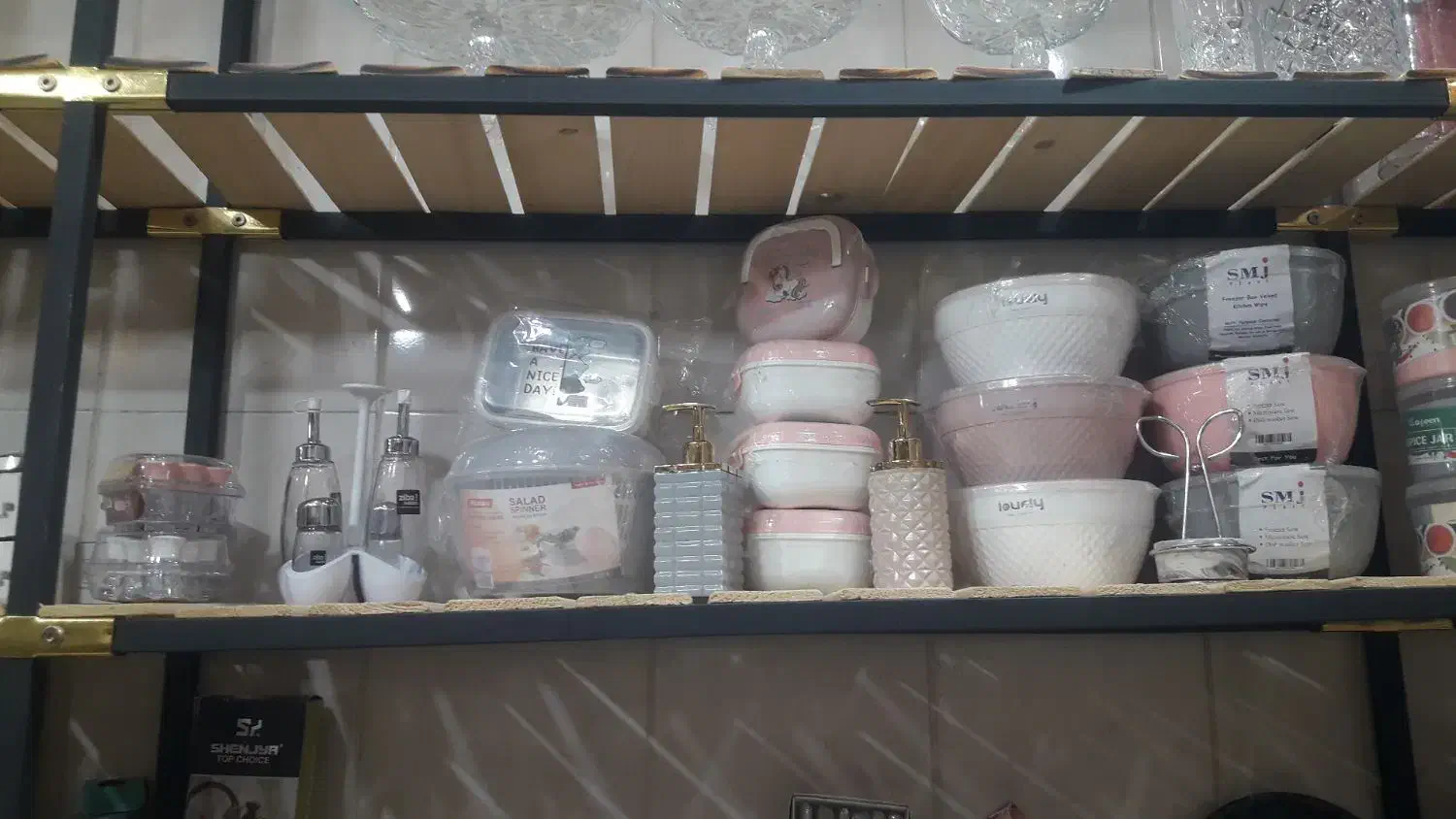 سرامیکی و پلاستیکی|ظروف نگهدارنده، پلاستیکی، یکبارمصرف|اصفهان, برازنده|دیوار