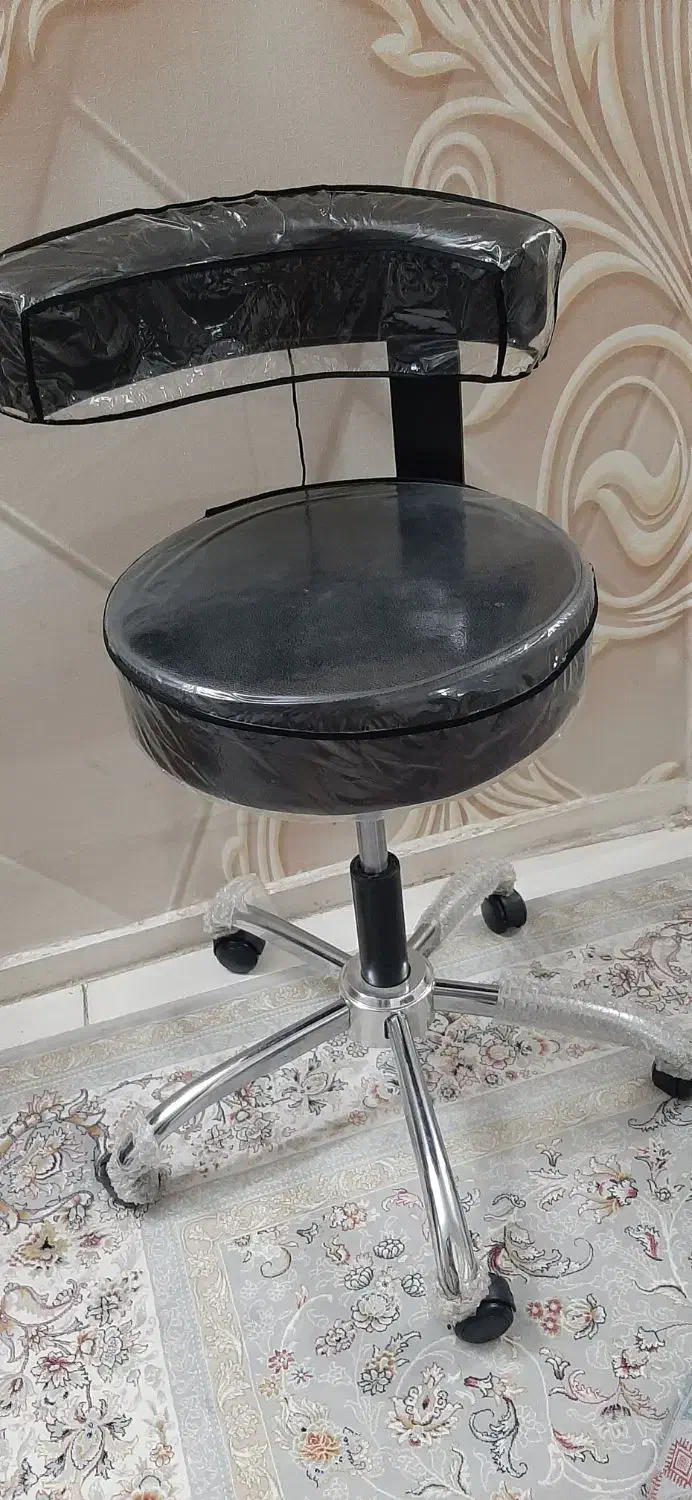 تخت تتو بهمراه صندلی|آرایشگاه و سالن‌های زیبایی|ری, علایین|دیوار