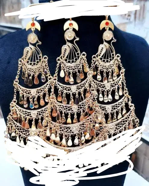 گوشواره طاووسی|بدلیجات|اصفهان, سرشبادران|دیوار