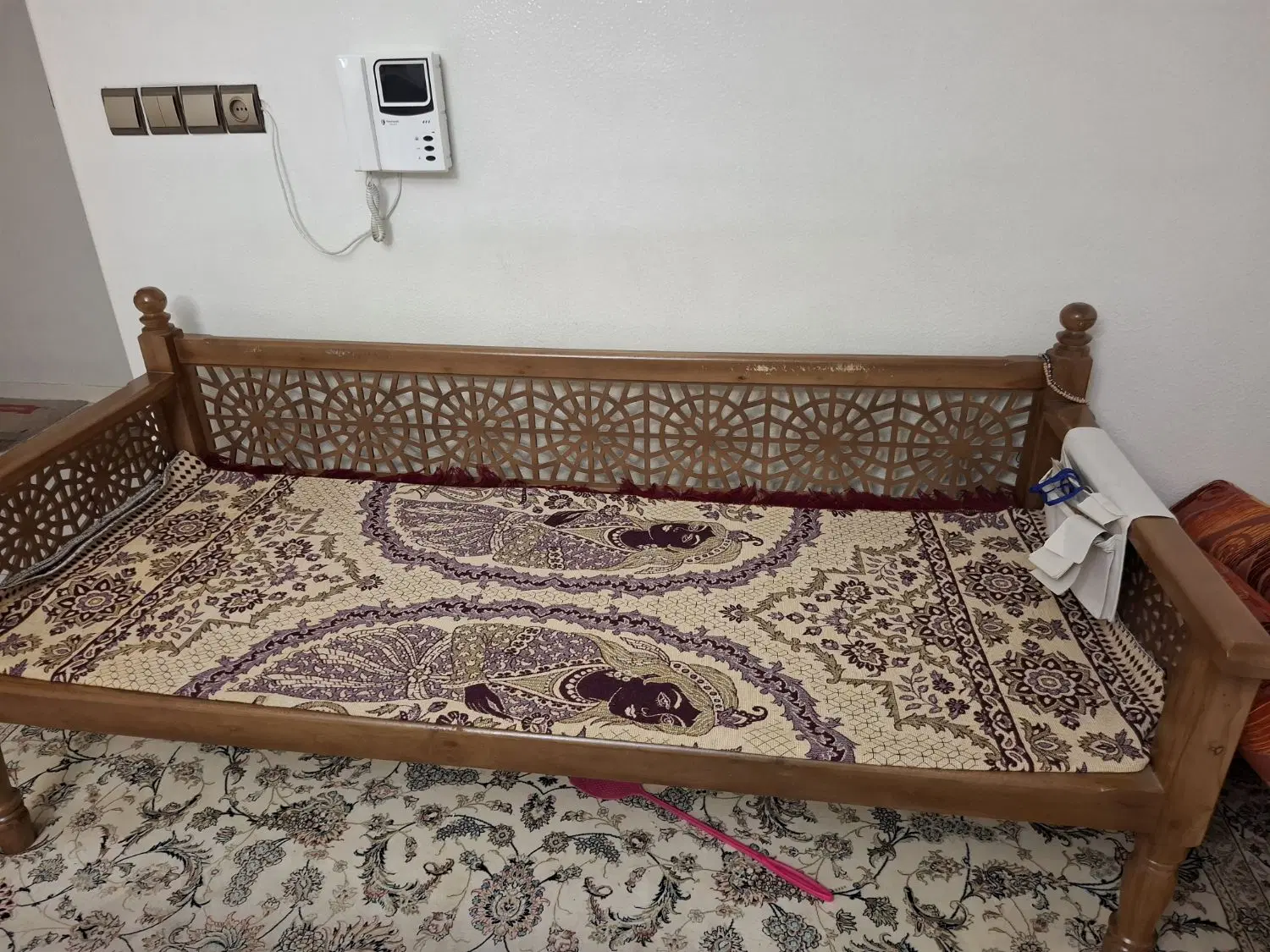 تخت سنتی|تخت و سرویس خواب|اصفهان, خانه اصفهان|دیوار