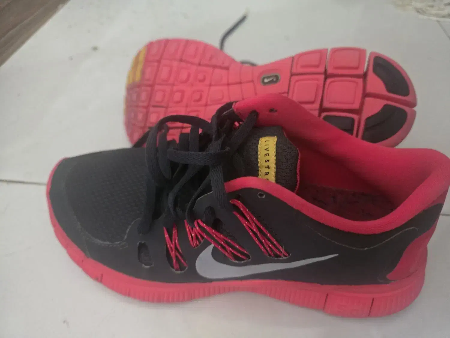 نایک ارجینال|کیف، کفش، کمربند|رشت, دروازه لاکان|دیوار