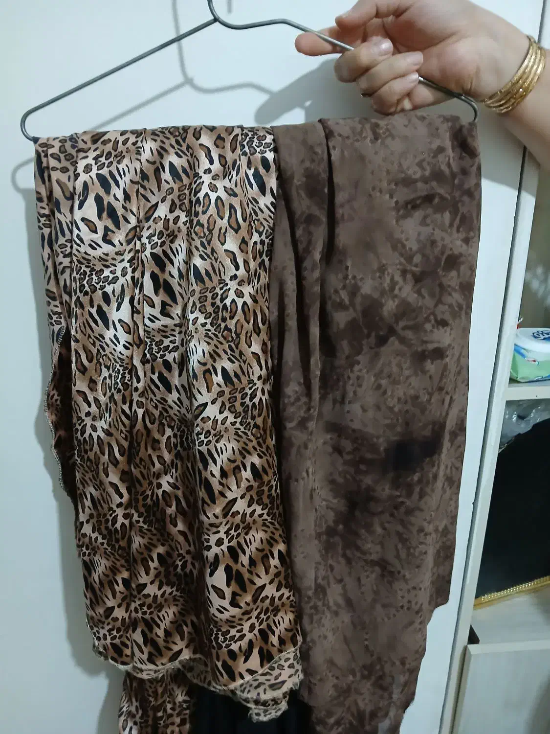 چند عدد مانتو|لباس|تربت‌حیدریه, آغوی|دیوار