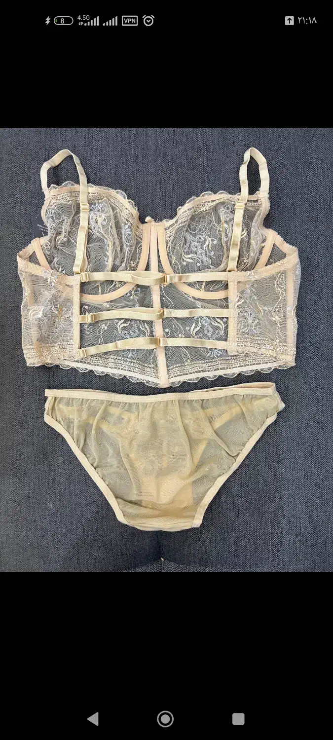 میسا ترک توری|لباس|قائن, |دیوار