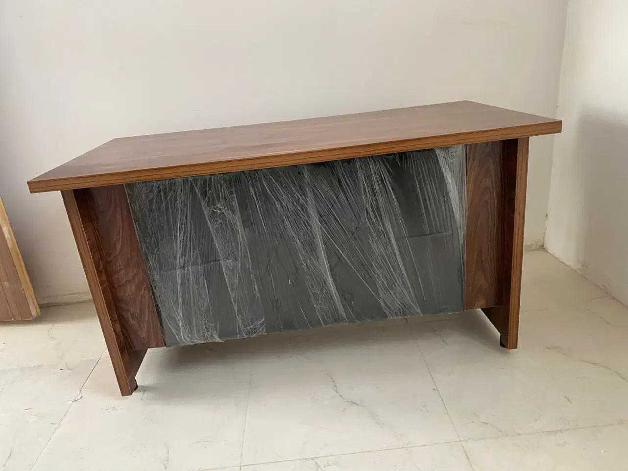 ست میز و صندلی اداری نو|دفتر کار|شاهین‌شهر, خانه کارگر|دیوار