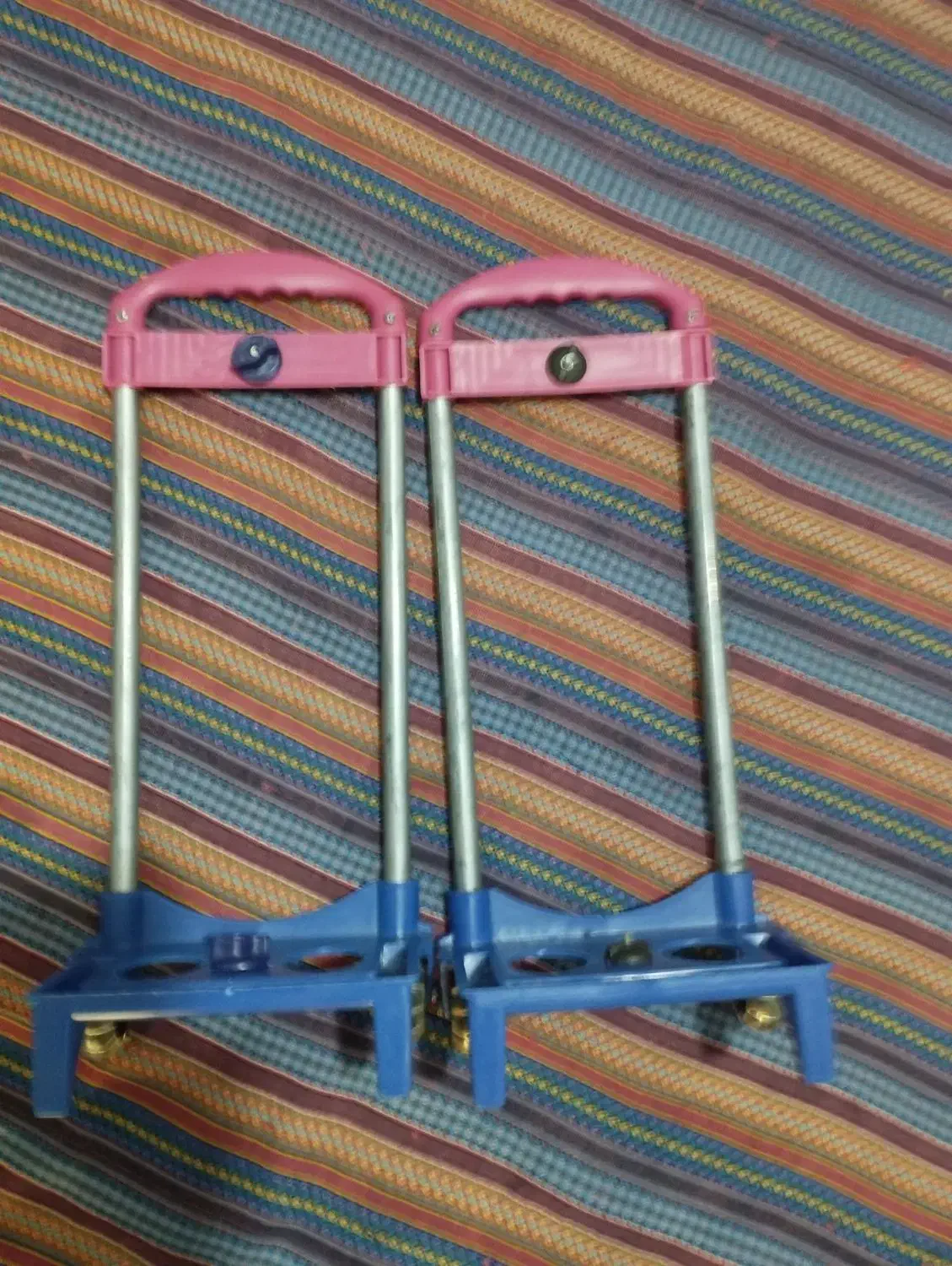 دو تا چرخ کیف و چهار تا کیف|کیف، کفش، کمربند|زرند, |دیوار