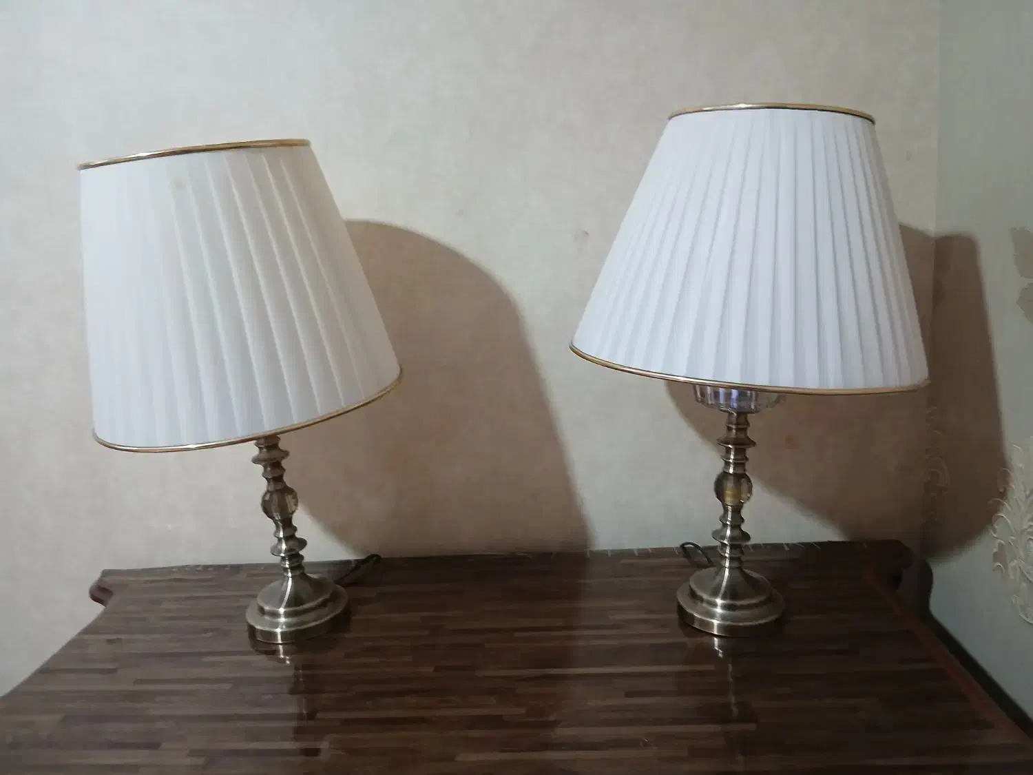 آباژور فلزی شامپاینی سالم تکی هم فروخته میشود|چراغ خواب و آباژور|اردبیل, |دیوار