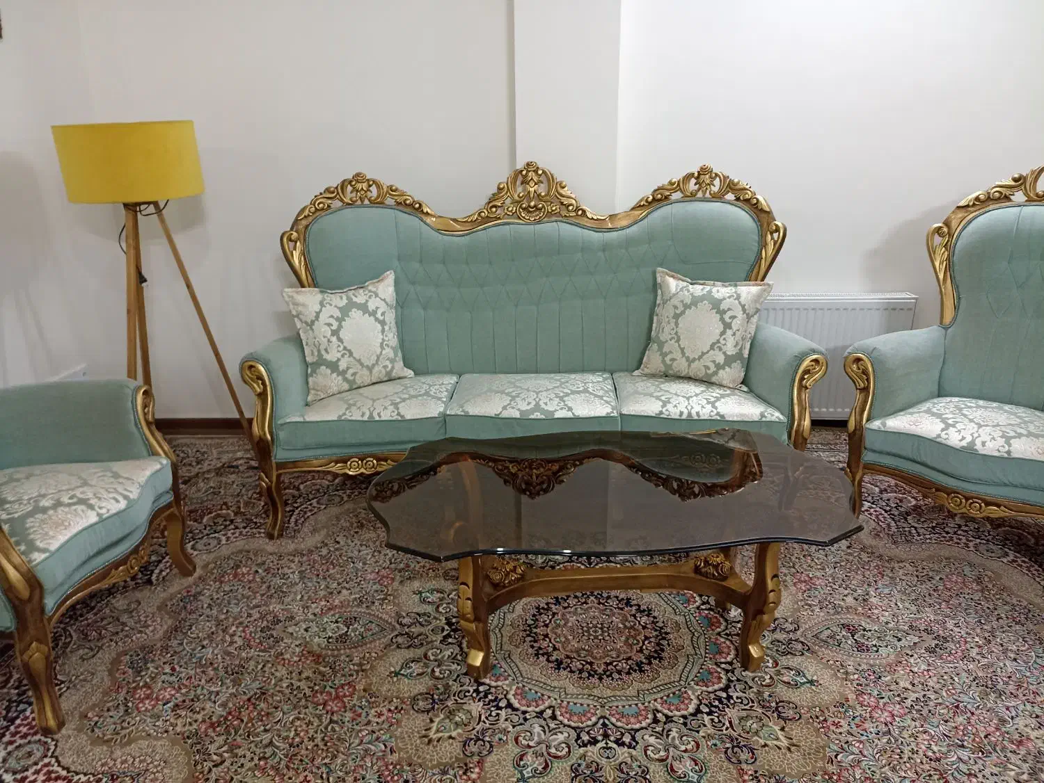 مبل در حد نو|مبلمان خانگی و میز عسلی|گلبهار, شهر جدید گلبهار|دیوار