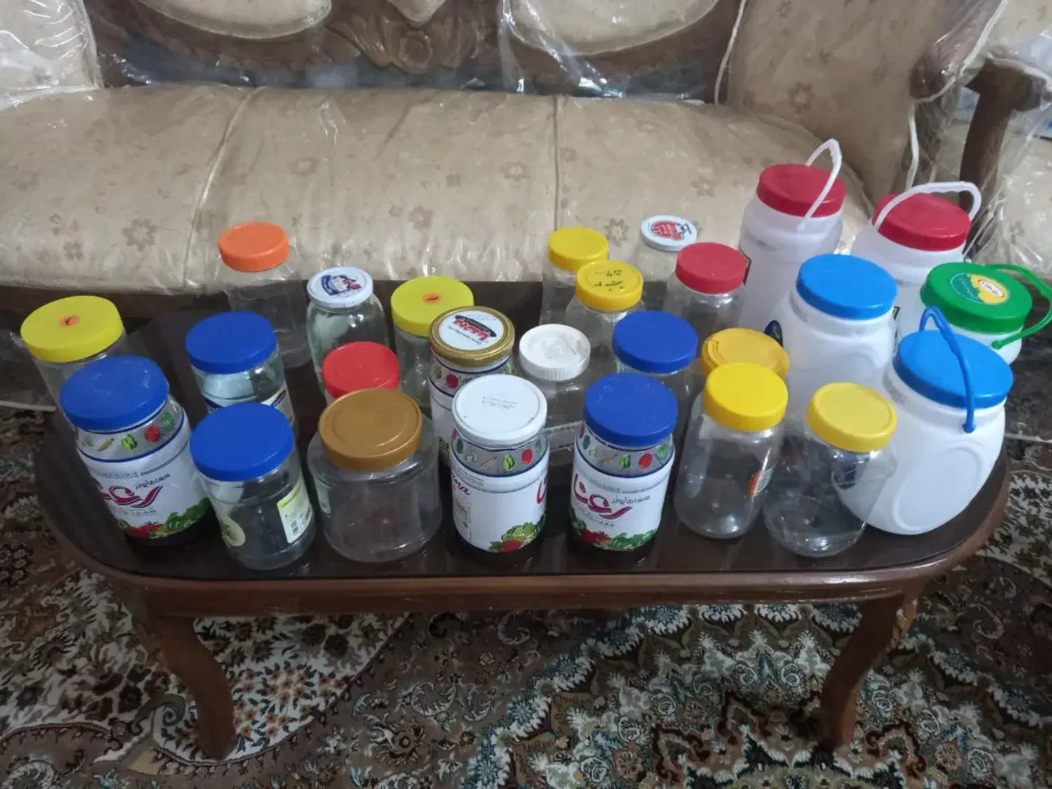 شیشه خالی و دبه ماست و ظروف پلاستیکی|ظروف نگهدارنده، پلاستیکی، یک‌بارمصرف|مشهد, عبادی|دیوار