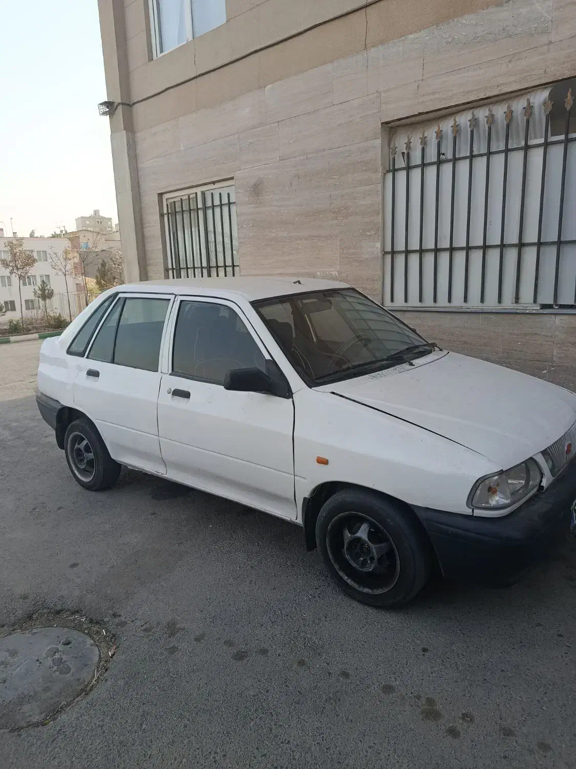 پراید۱۴۱ سفید / رینگ اسپورت/موتور ضمانتی|خودرو سواری و وانت|مشهد, صیاد شیرازی|دیوار