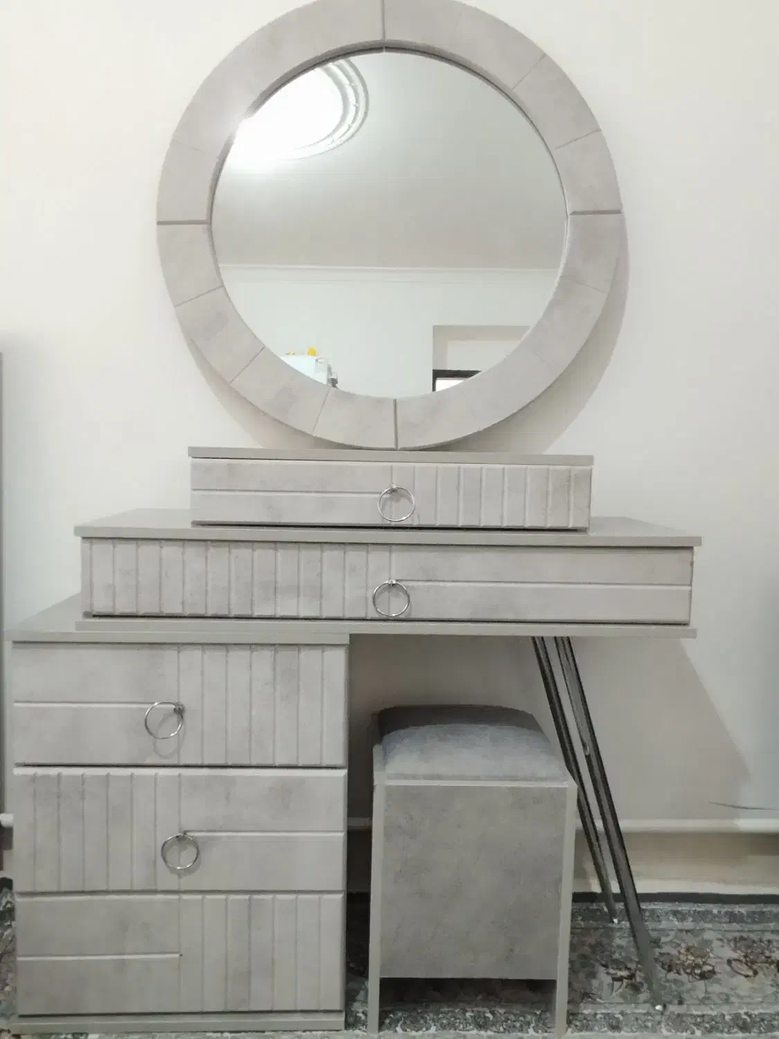 سرویس تخت خواب دونفره همراه با میز ارایش و تشک|تخت و سرویس خواب|مهاباد (آذربایجان غربی), |دیوار