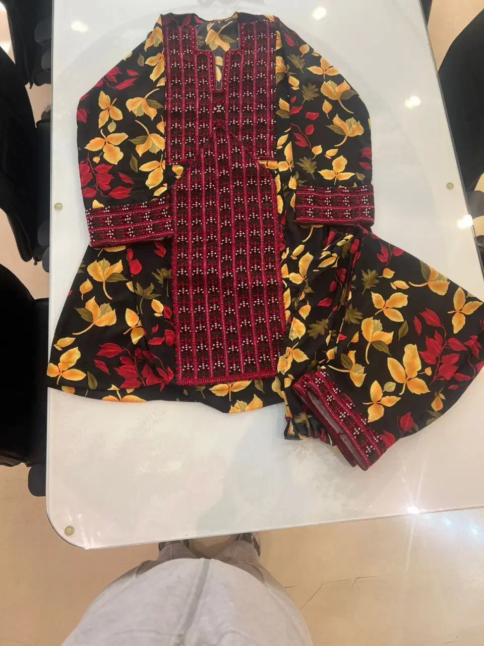 لباس محلی سوزن دوزی کار دست کاملا نو|لباس|تهران, شمس‌آباد|دیوار