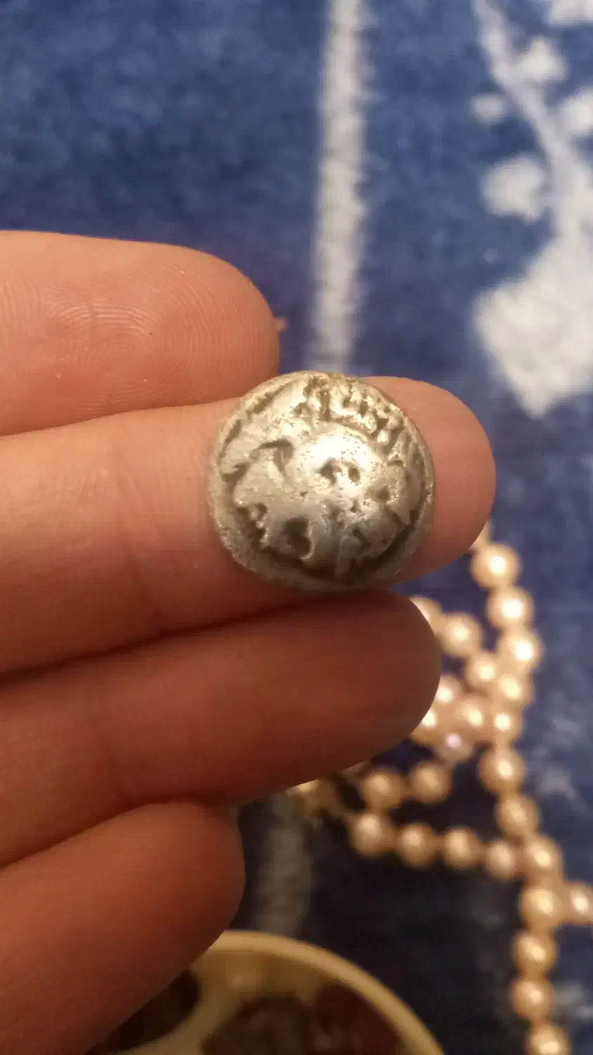 اشیاء عتیقه|کلکسیون اشیاء عتیقه|اصفهان, تخت فولاد|دیوار