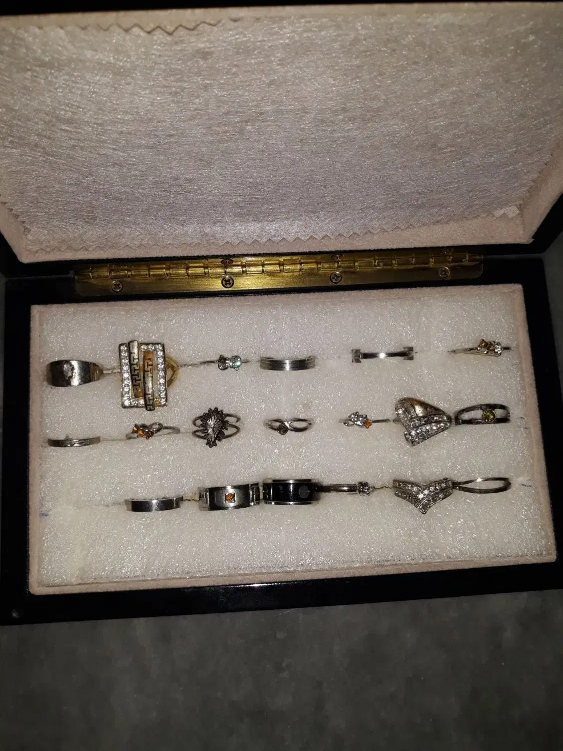 تعداد۱۹عددانگشترهمراه جعبه|بدلیجات|کلاله, |دیوار